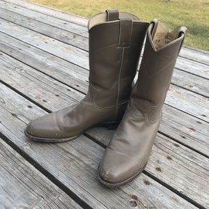 Gray/ tan Women’s Justin cowboy boots